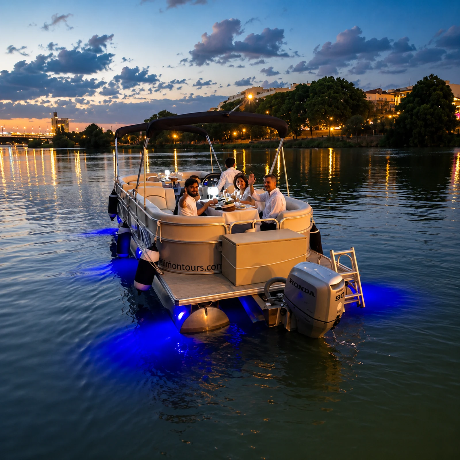 Boat Tour with Tapas in Seville on the Guadalquivir