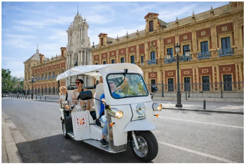 Private tuk tuk tour in Seville | Electric panoramic route