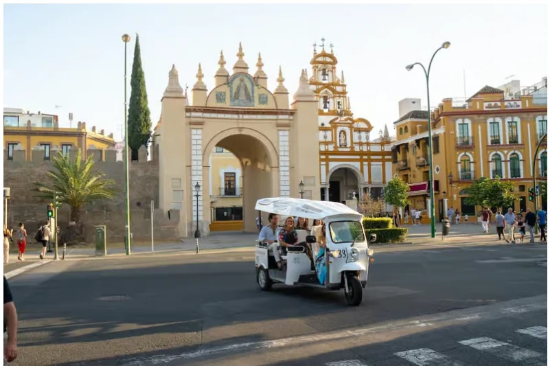Private electric tuk-tuk tour in Seville to see the essentials without long walks
