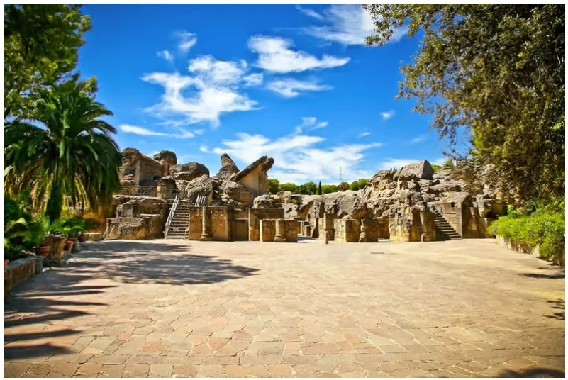 Roman Italica tour from Seville with guide and admission included: is it worth it?
