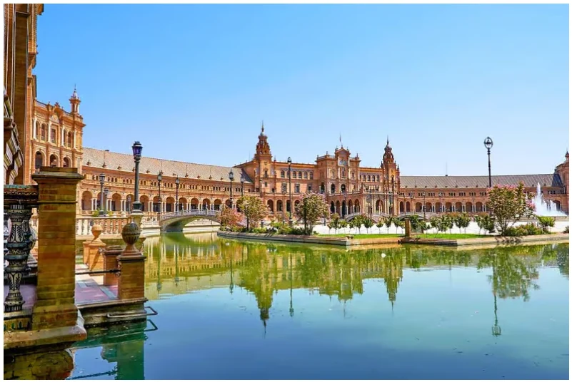 Seville small group guided walking tour of the city highlights