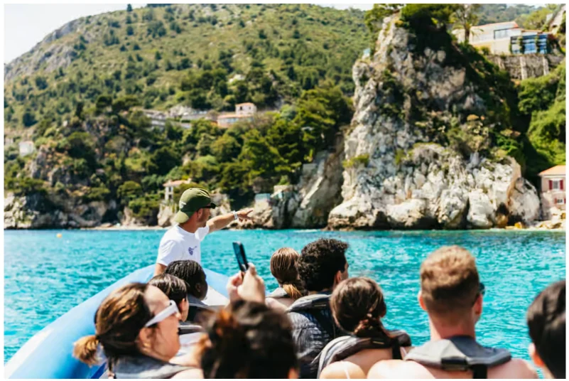 Boat tour from Nice to the Mala Caves and Villefranche