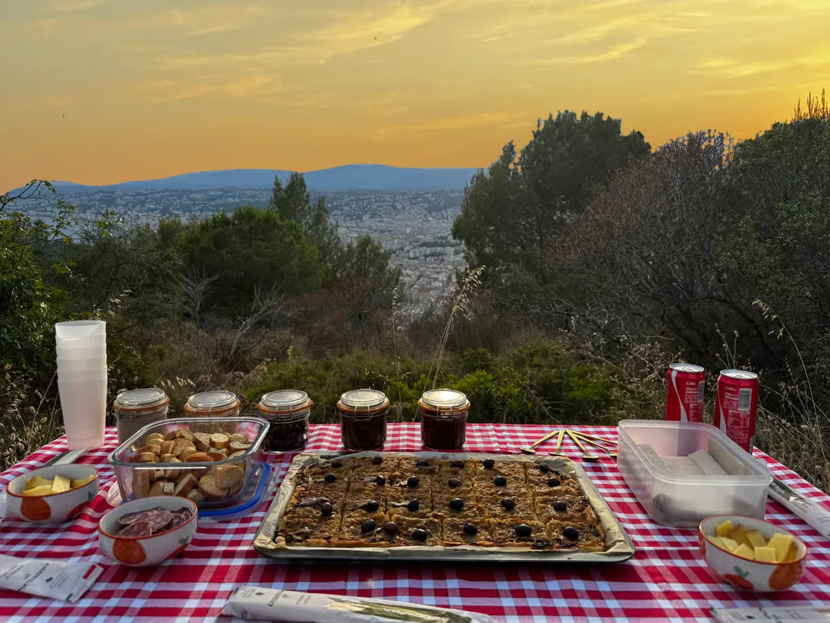 Sunset and wine tasting in Nice from a historic Land Rover