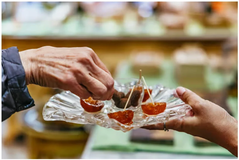 Sunset food tour in Nice with full meal and wine