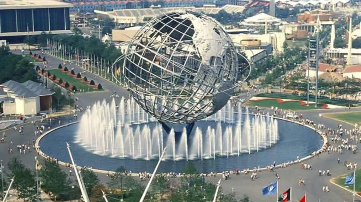 New York contrasts tour of Harlem, the Bronx, Queens and Brooklyn