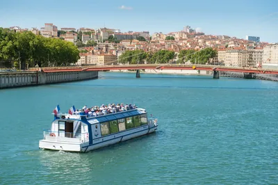 Eine geführte Saône-Bootsfahrt in Lyon, um die Stadt aus einer anderen Perspektive zu sehen