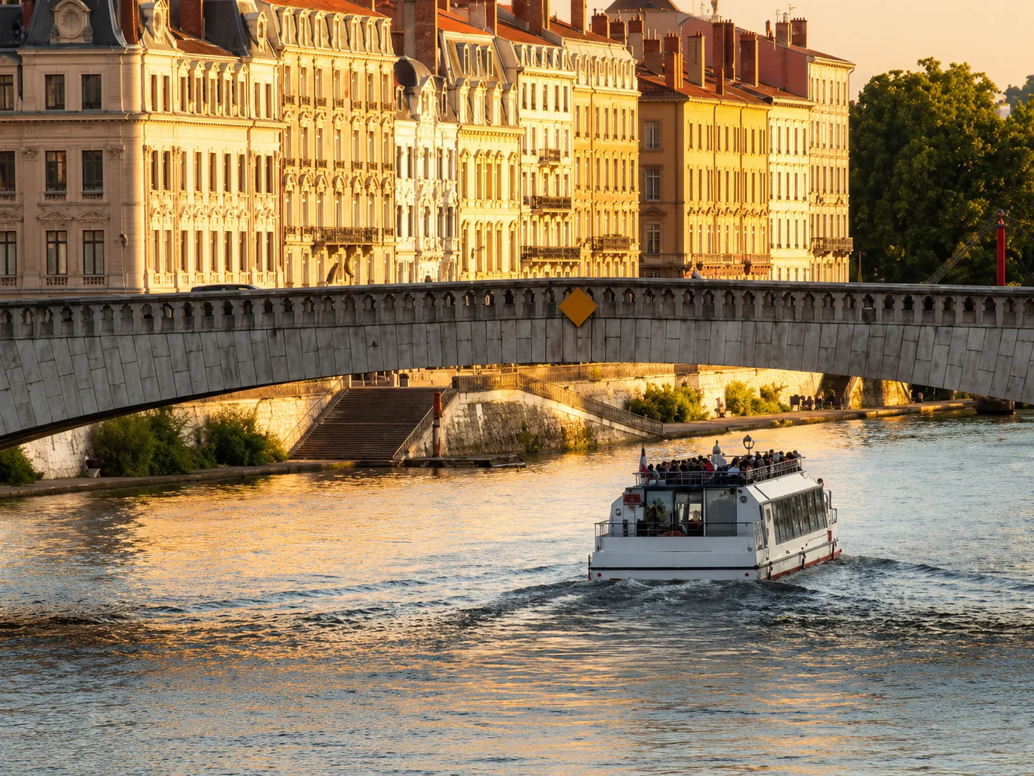 Eine geführte Saône-Bootsfahrt in Lyon, um die Stadt aus einer anderen Perspektive zu sehen