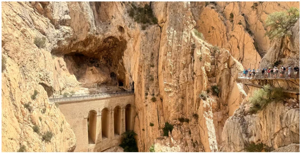 Guided Caminito del Rey tour from Málaga with transport, entry and an official guide