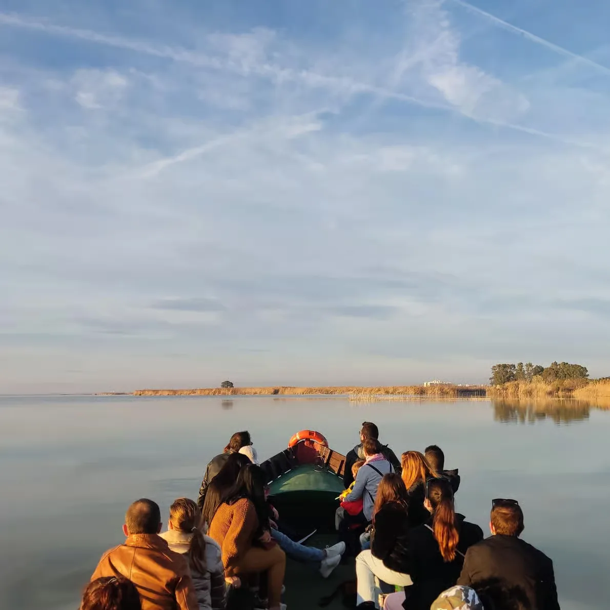 Boat trip through Albufera de Valencia with barraca visit