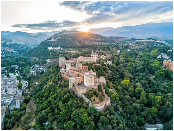 Alhambra and Nasrid Palaces guided tour with tickets