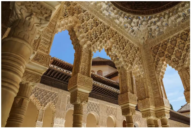 Alhambra Tour with Nasrid Palaces, official guide and tickets in Granada