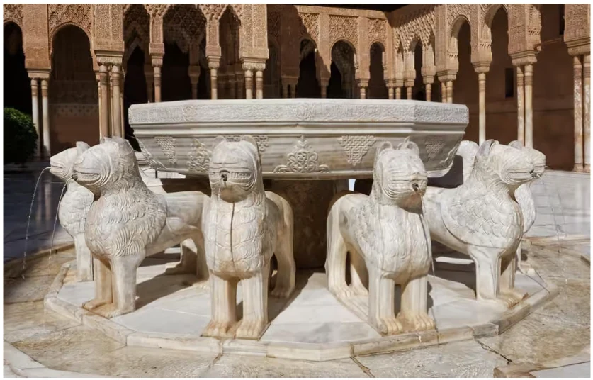 Alhambra Tour with Nasrid Palaces and official guide in Granada