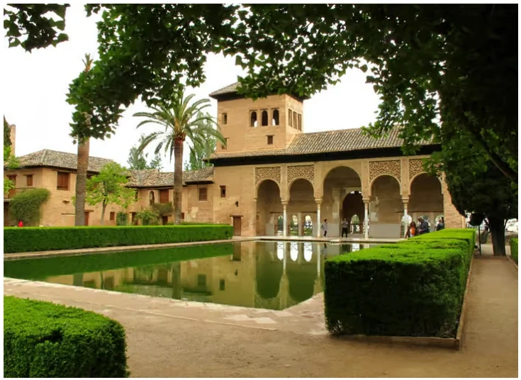 Alhambra and Generalife Guided Tour in Granada with Tickets