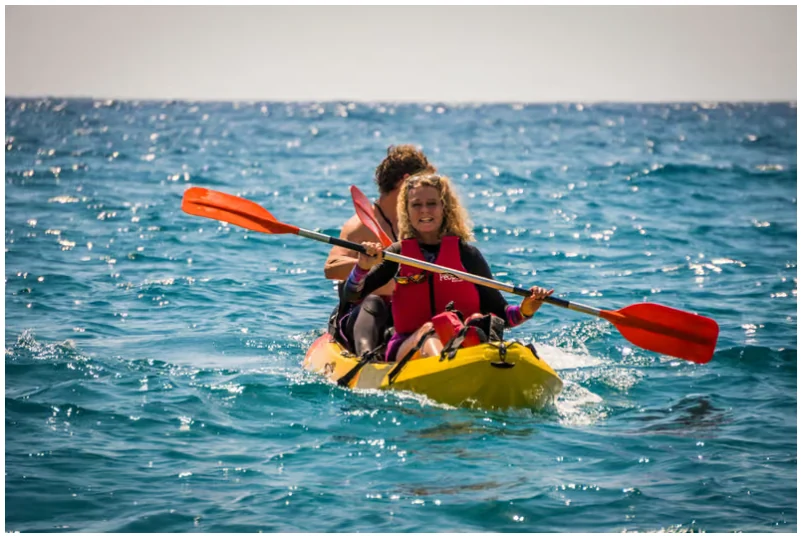 Kayak et snorkeling à La Herradura autour de Cerro Gordo