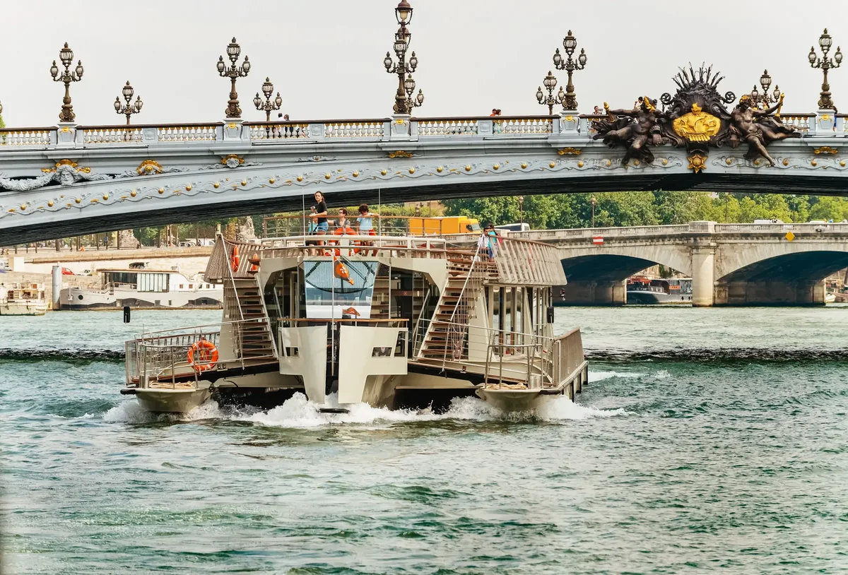 Paris sightseeing bus tour to explore the city at your own pace
