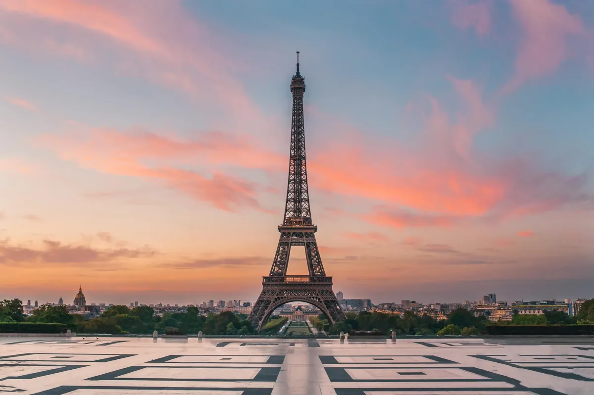 Eiffel Tower reserved access ticket with a guide