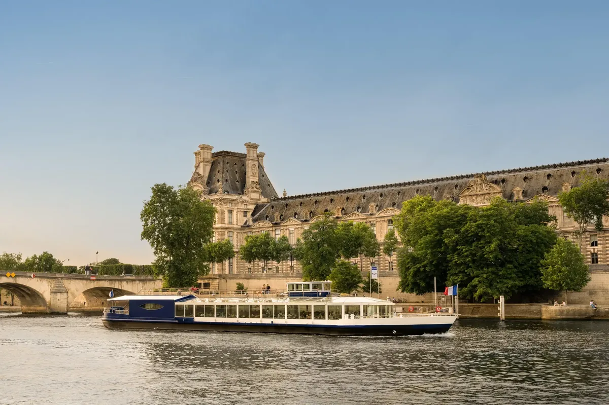 Paris: Seine Dinner Cruise with Panoramic Views