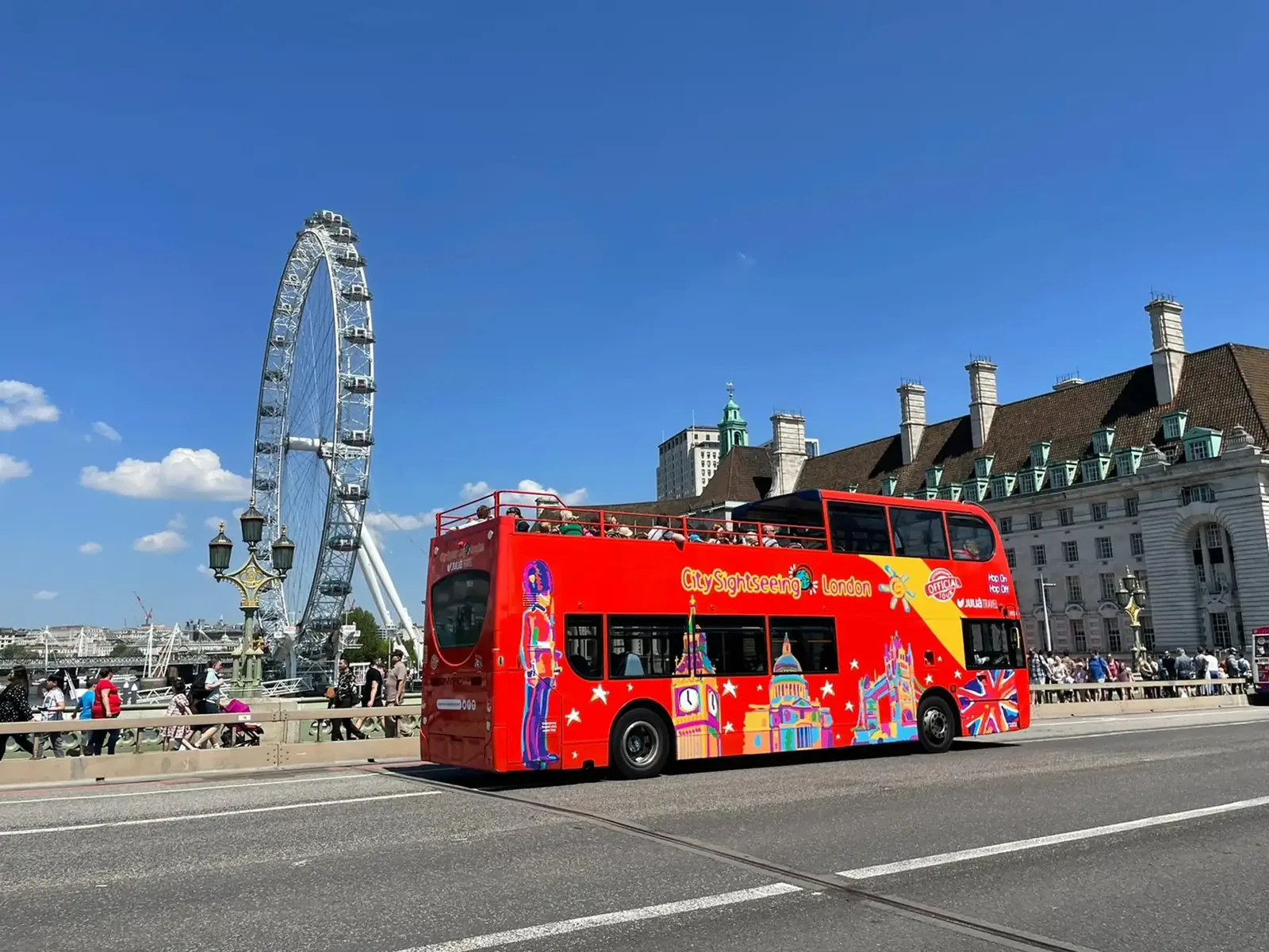 London sightseeing bus with hop-on hop-off stops, audio guide and optional extras