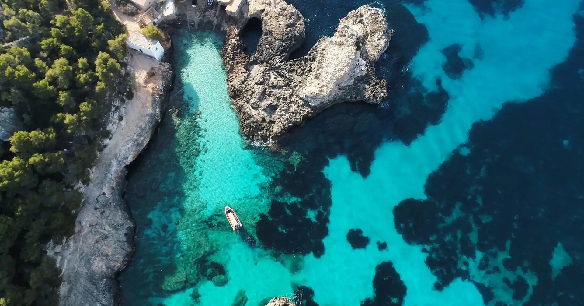 Boat tour from Cala Figuera to Caló de Moro and Cala Màrmols
