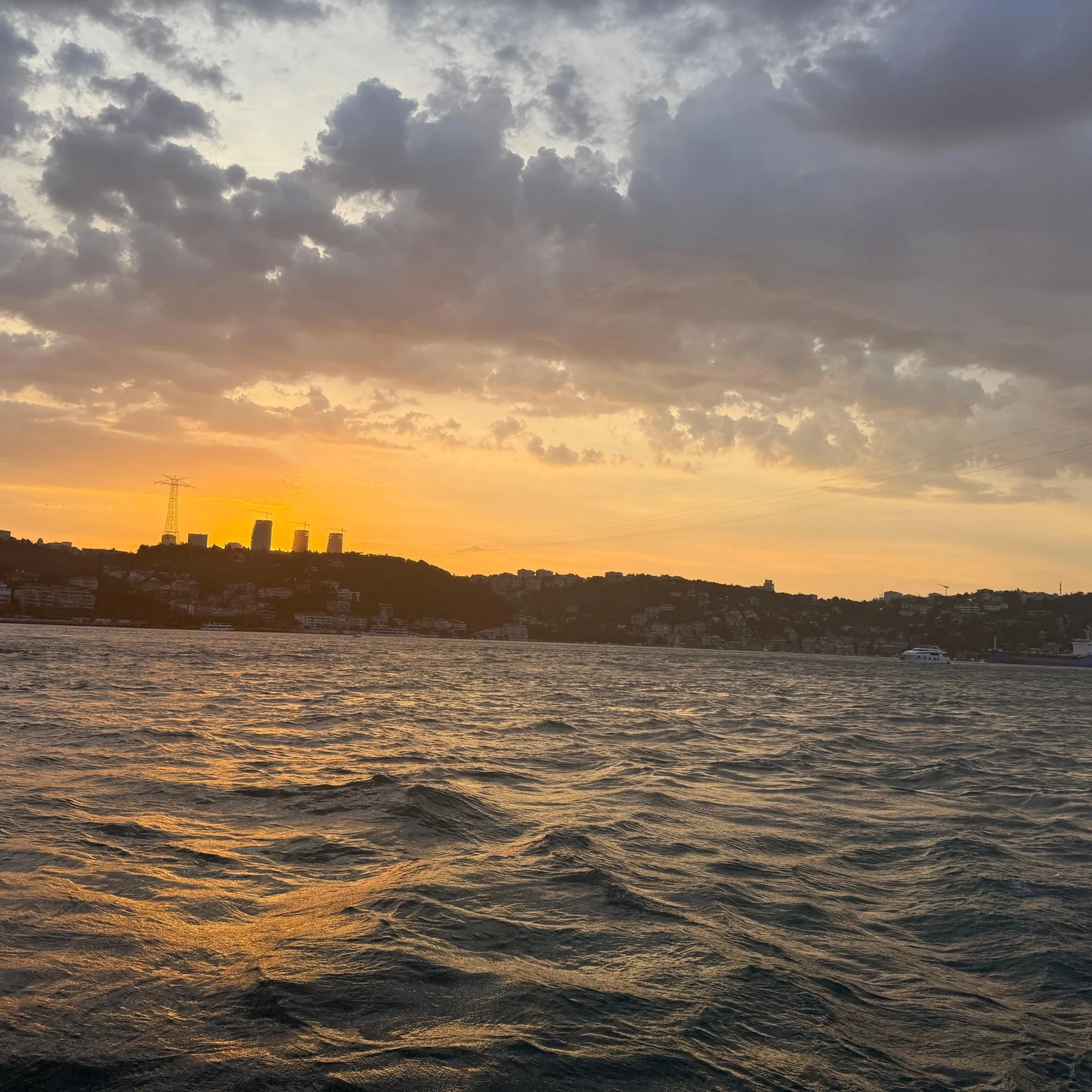 Bosphorus Sunset Cruise in Istanbul by Yacht with Snacks