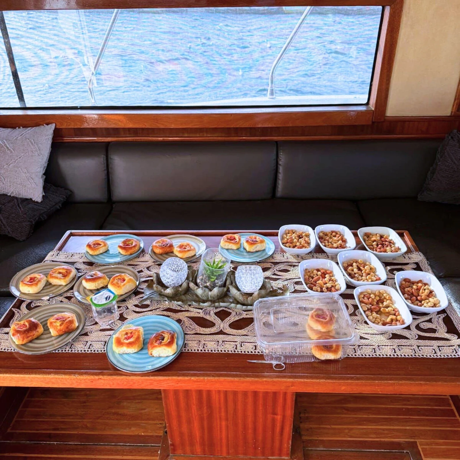Bosphorus yacht cruise by day or at sunset