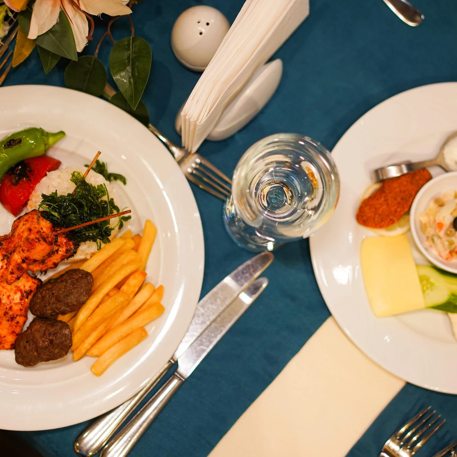 Bosphorus dinner cruise in Istanbul with Turkish show