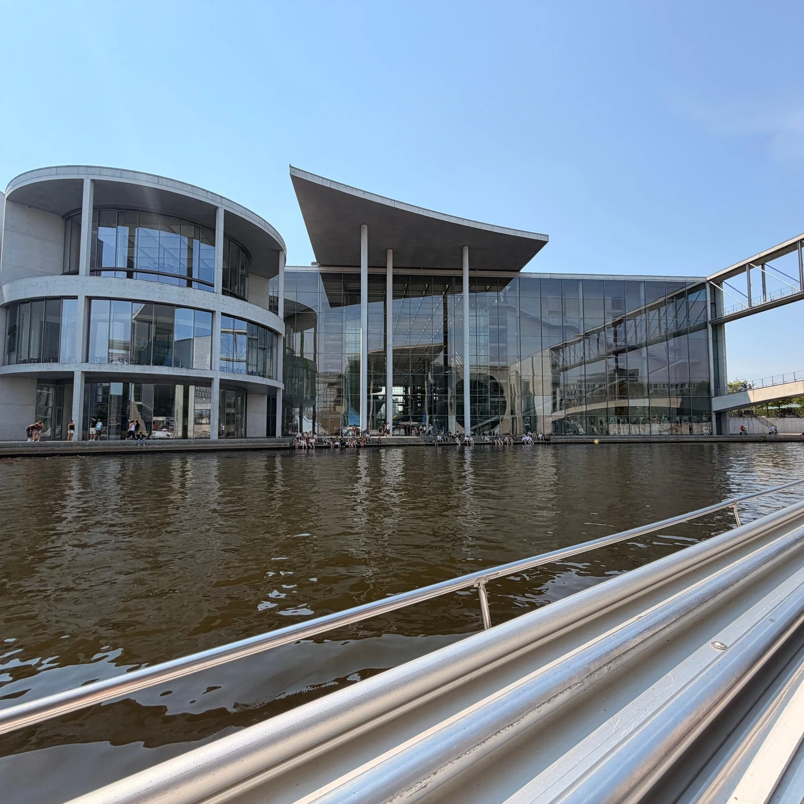 Berlin boat tour with a bilingual live guide