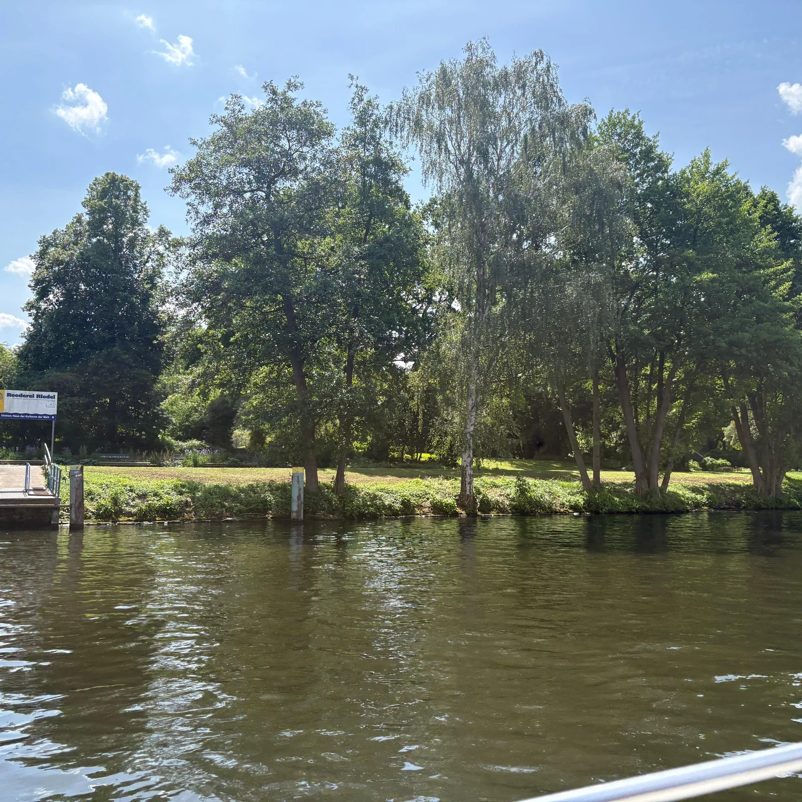 Berlin boat tour with a bilingual live guide