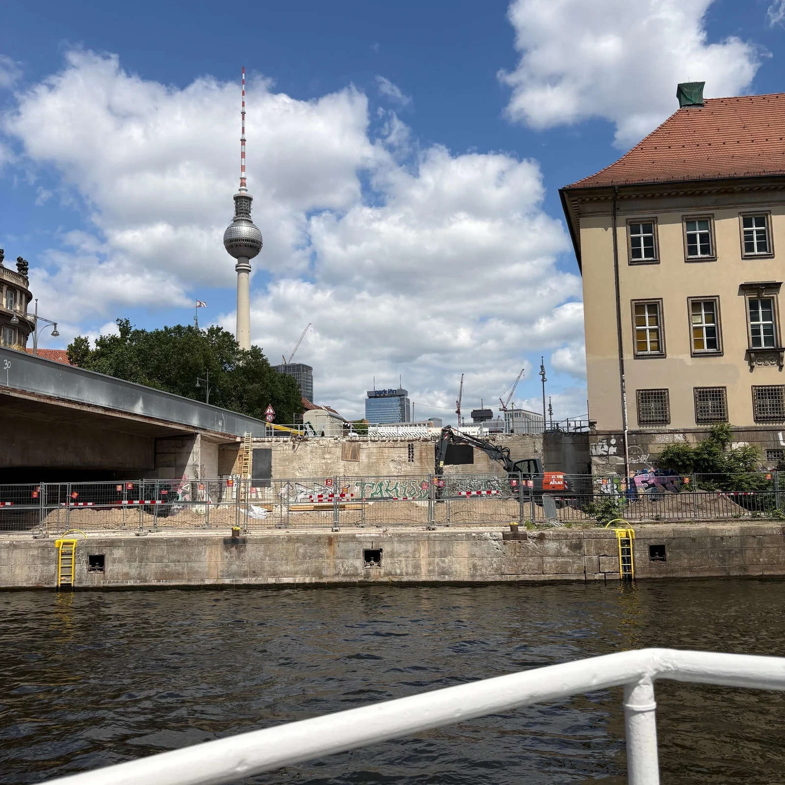 River Spree cruise in Berlin to see the city from the water