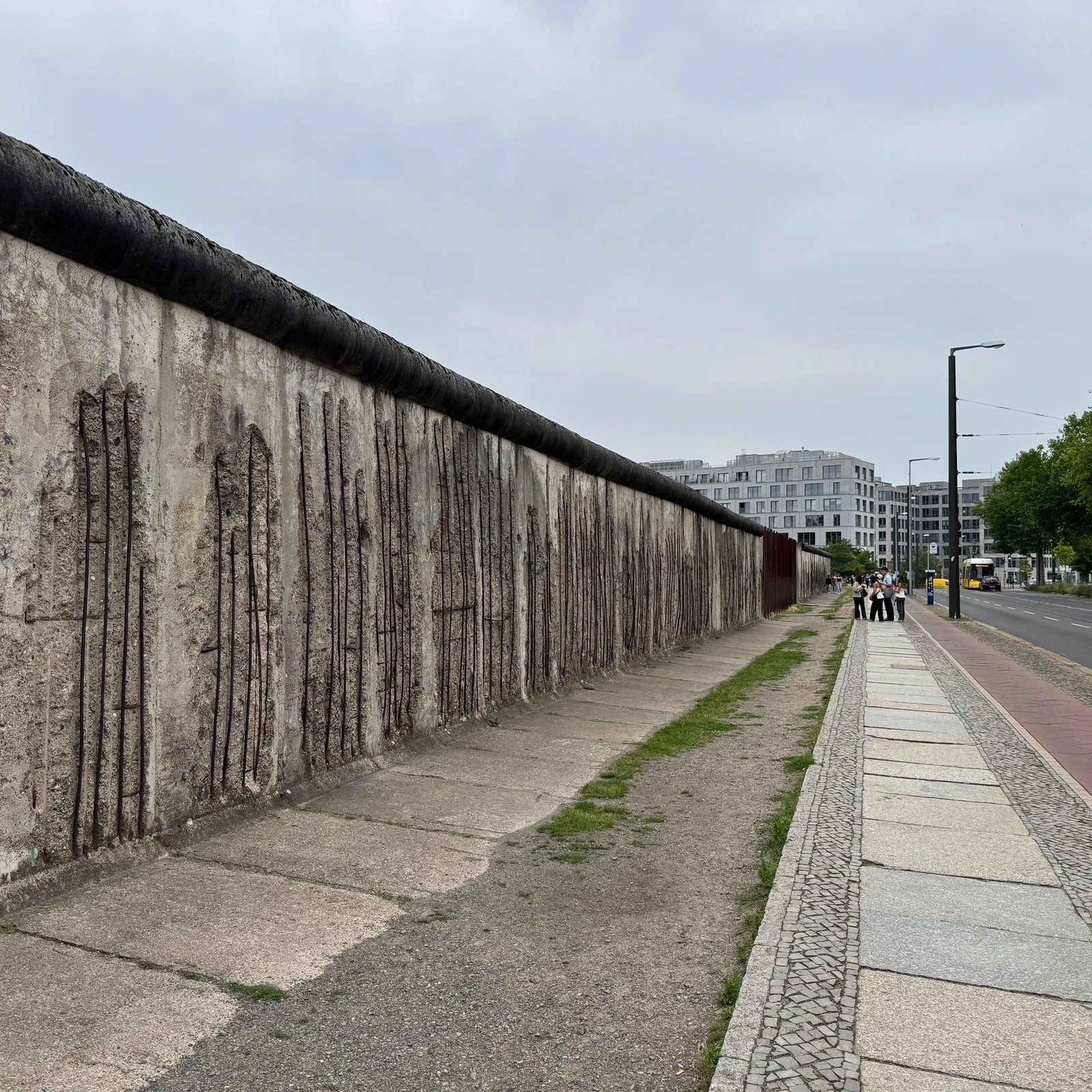 Cold War Berlin tour, Berlin Wall and East Side Gallery