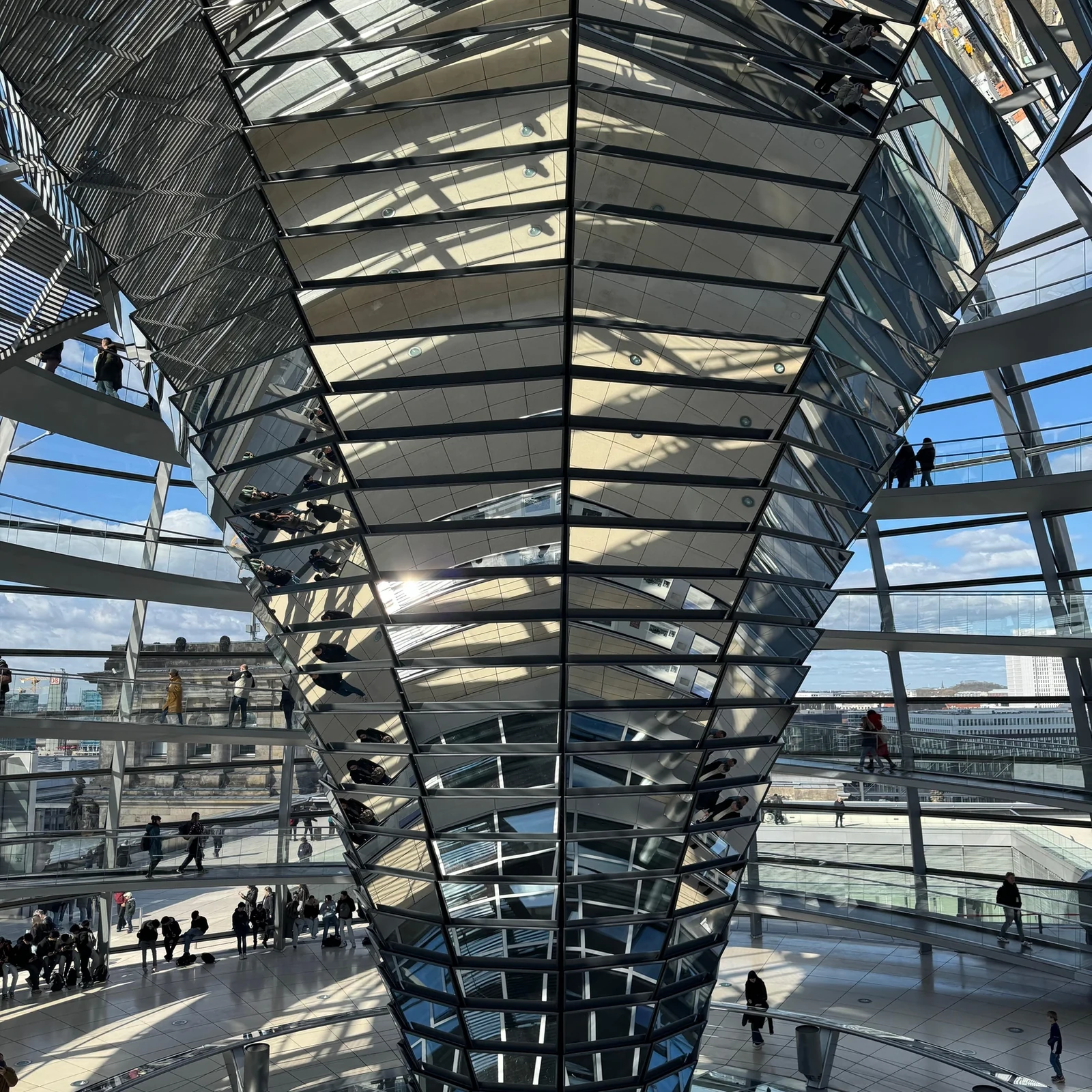 Reichstag Berlin Tour with Government Quarter and Dome