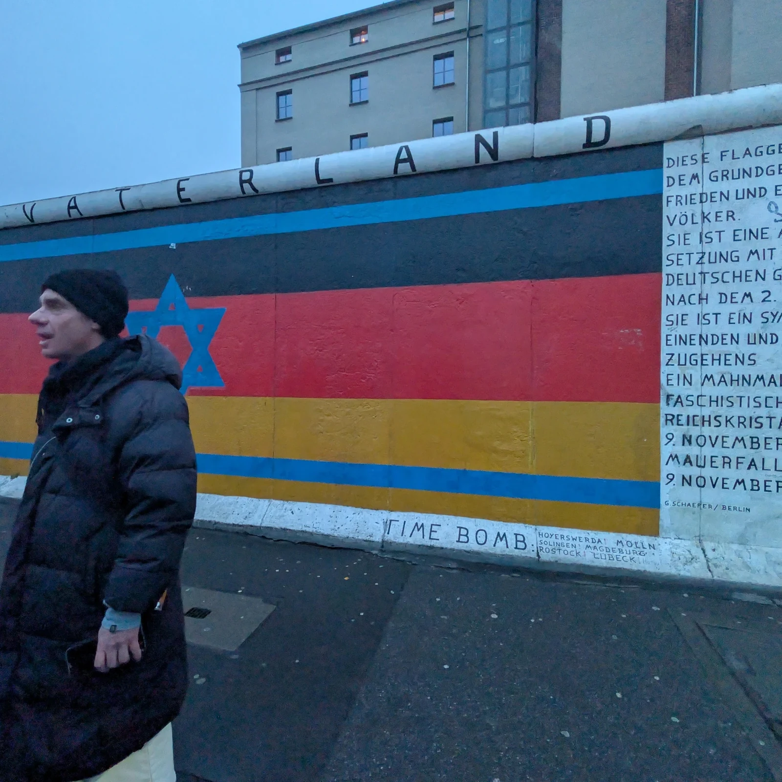 Berlin Wall East Side Gallery tour with a guide