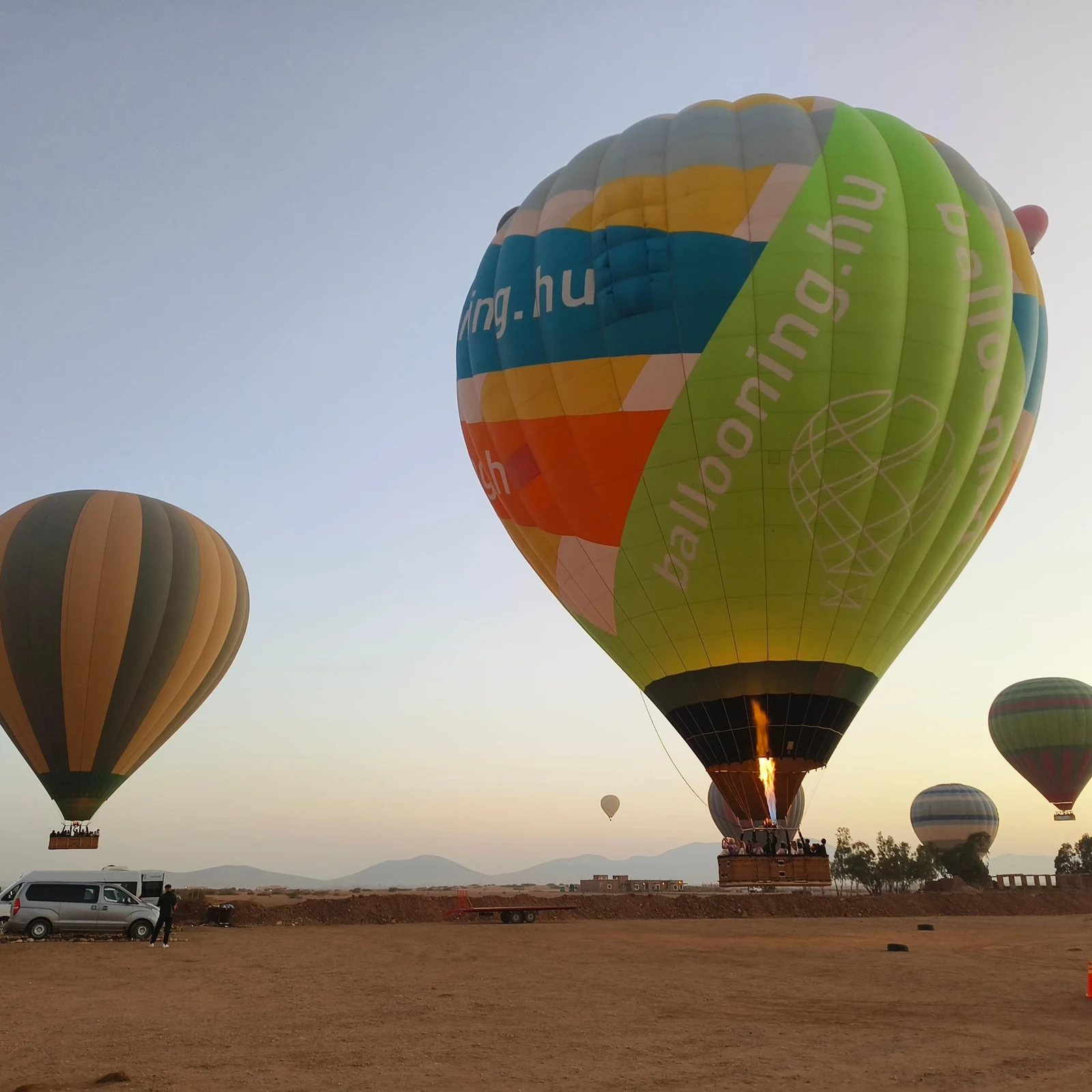 Hot air balloon flight Marrakech at sunrise with Berber breakfast