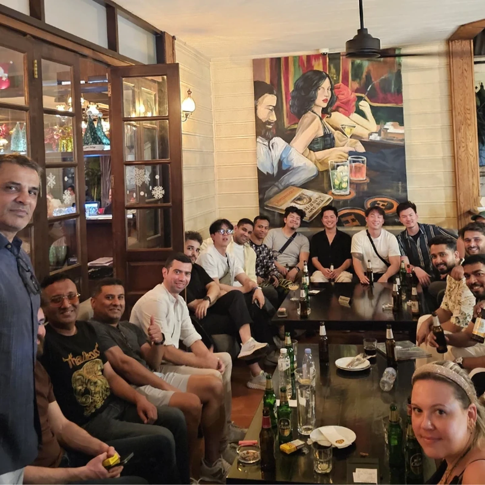 Pub Crawl in Bangkok durch Speakeasy, Rooftop Bars und ikonische Clubs