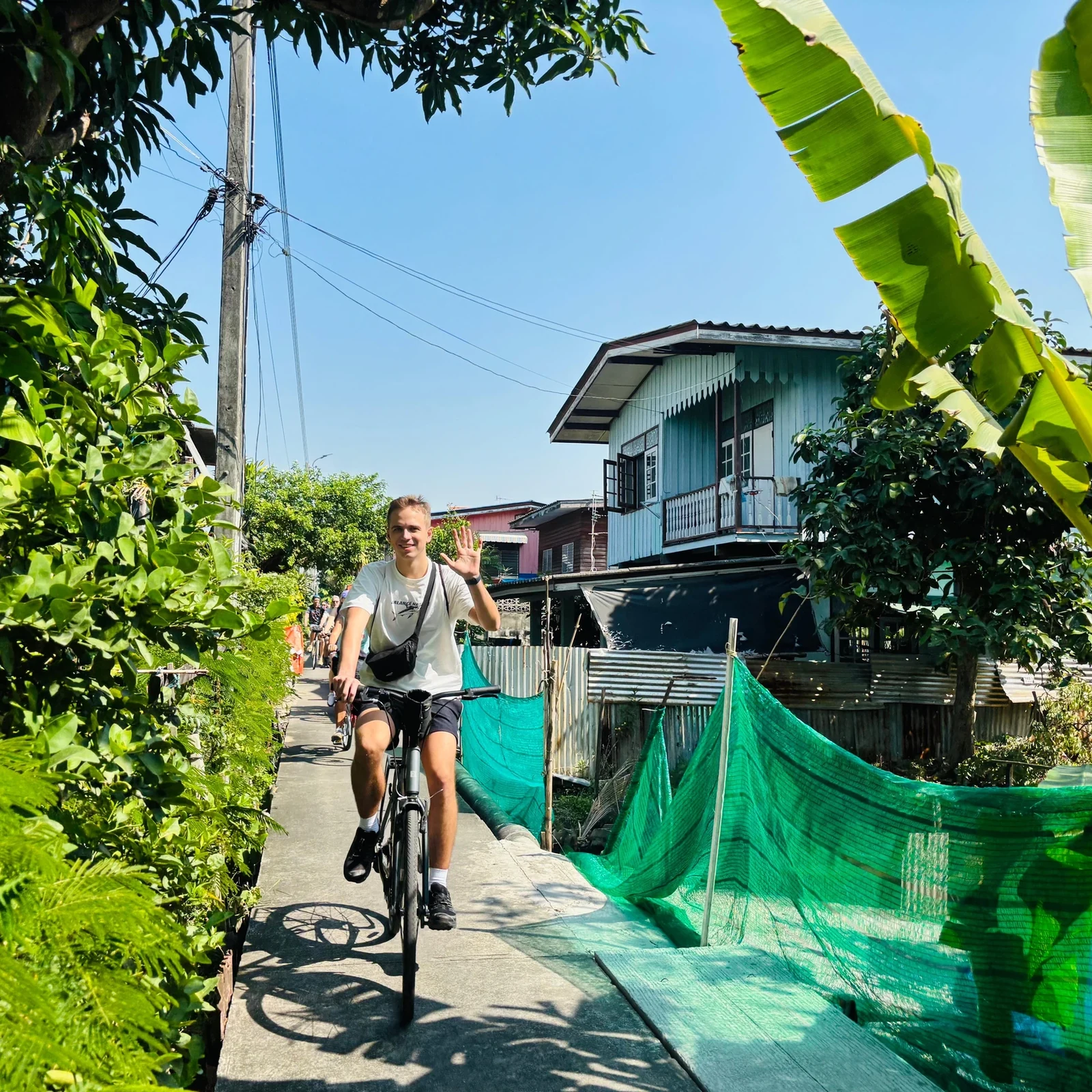 Bangkok bike tour: temples, canals and local life
