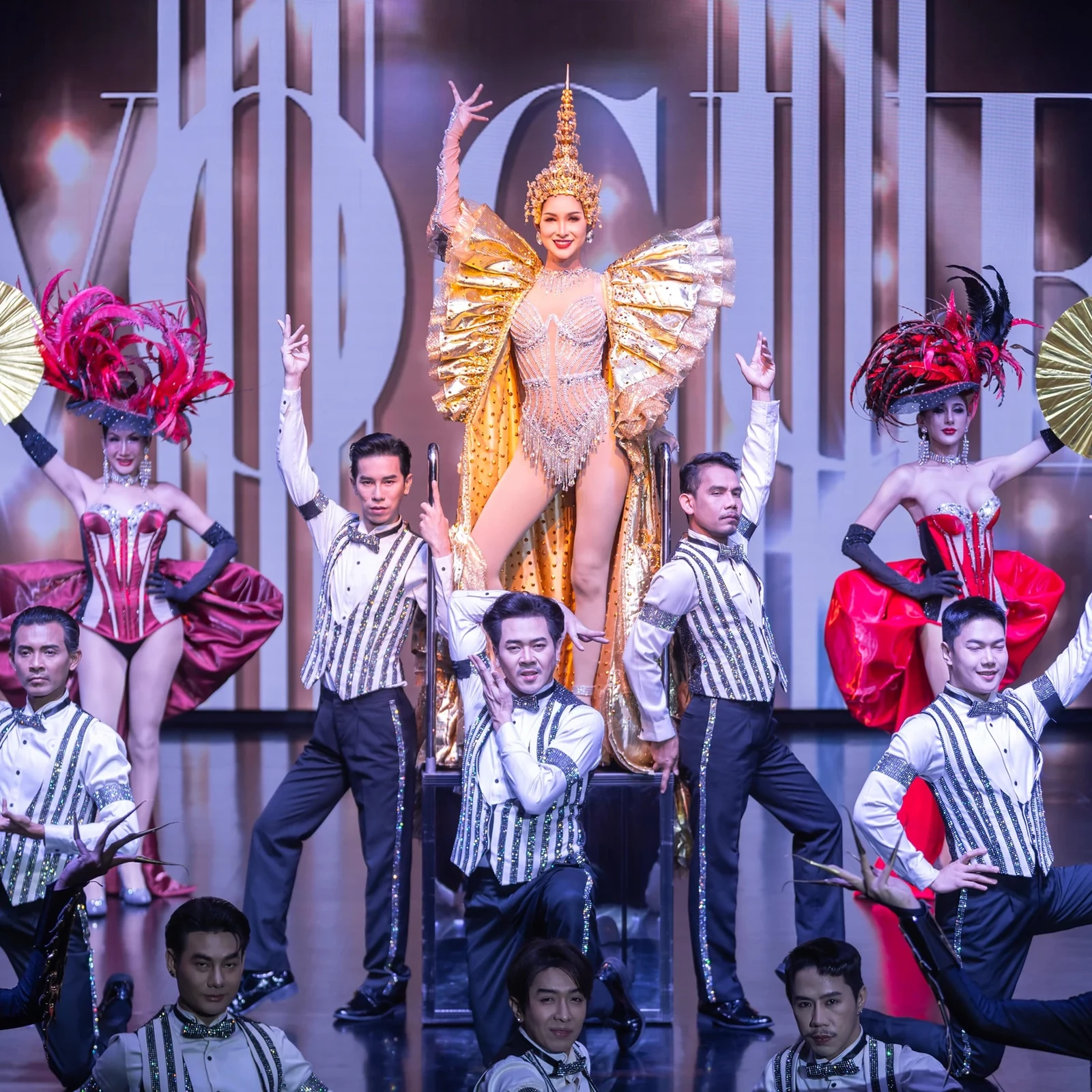 Calypso Cabaret Bangkok mit vorderen Sitzplätzen