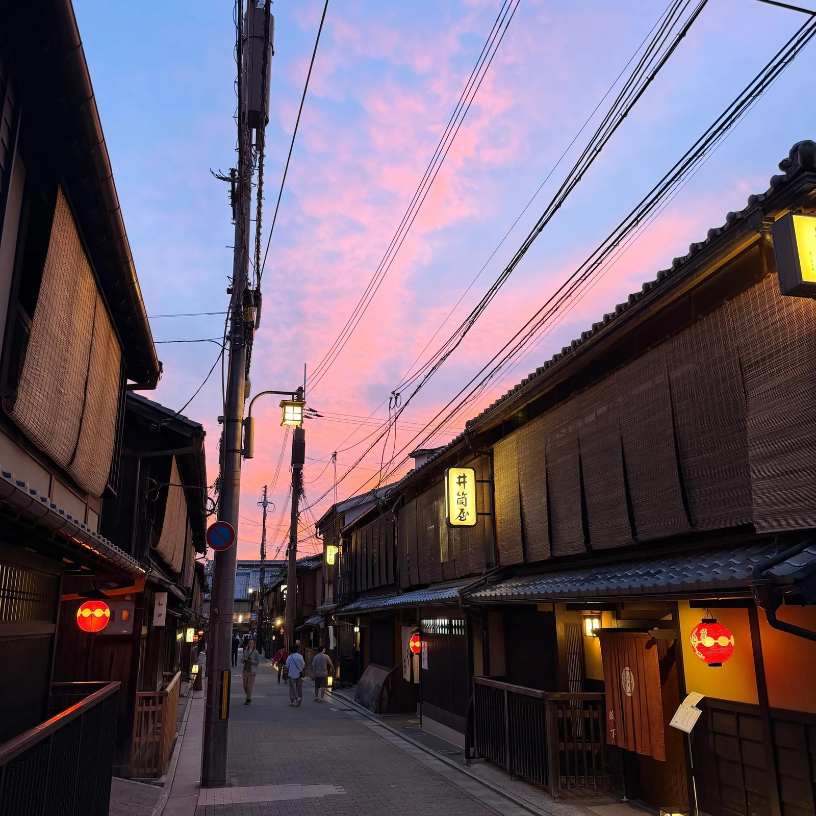 Gion Night Walking Tour in Kyoto | Geisha Culture Guide