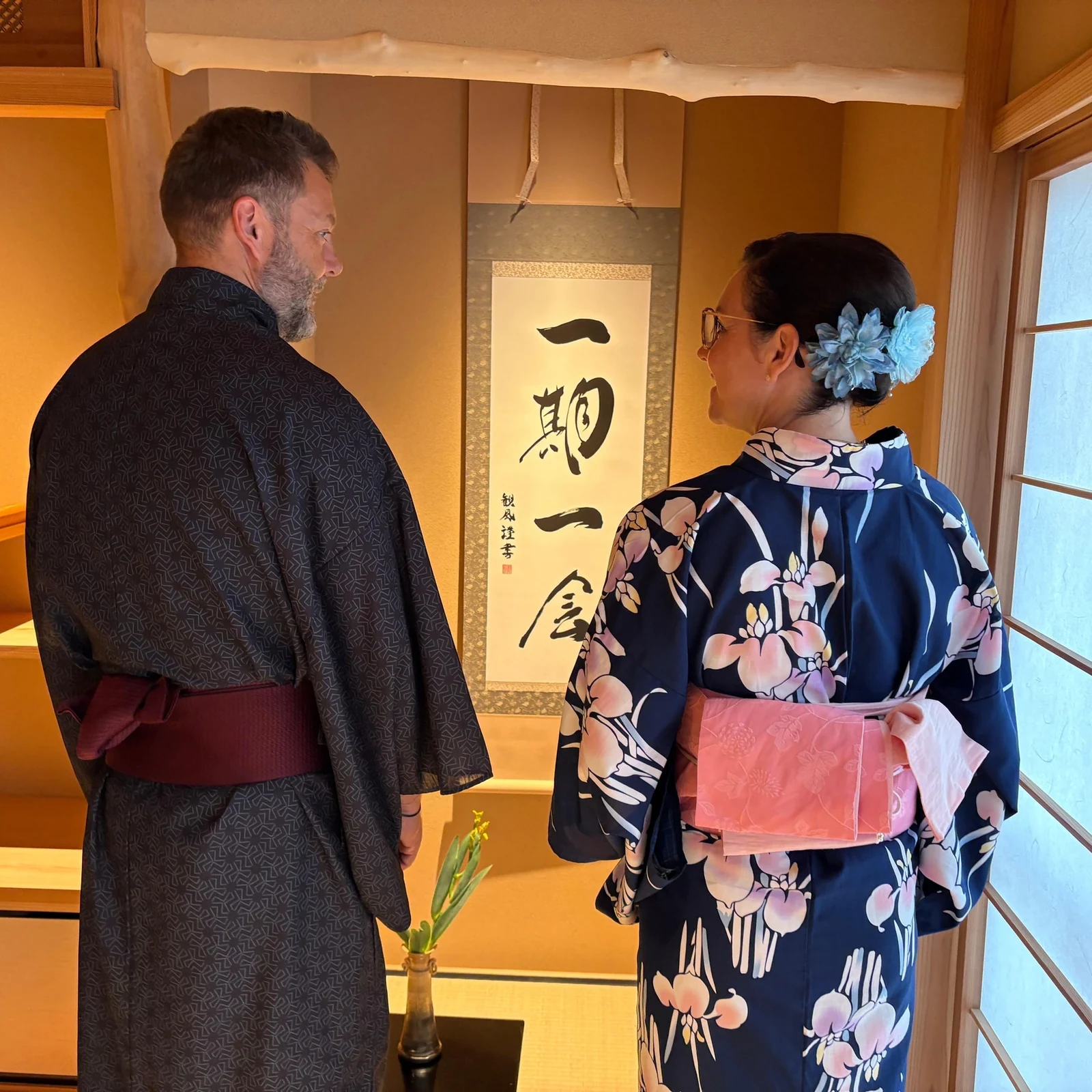 Ceremonia del té con kimono en Kioto: matcha, wagashi y tradición en Gion