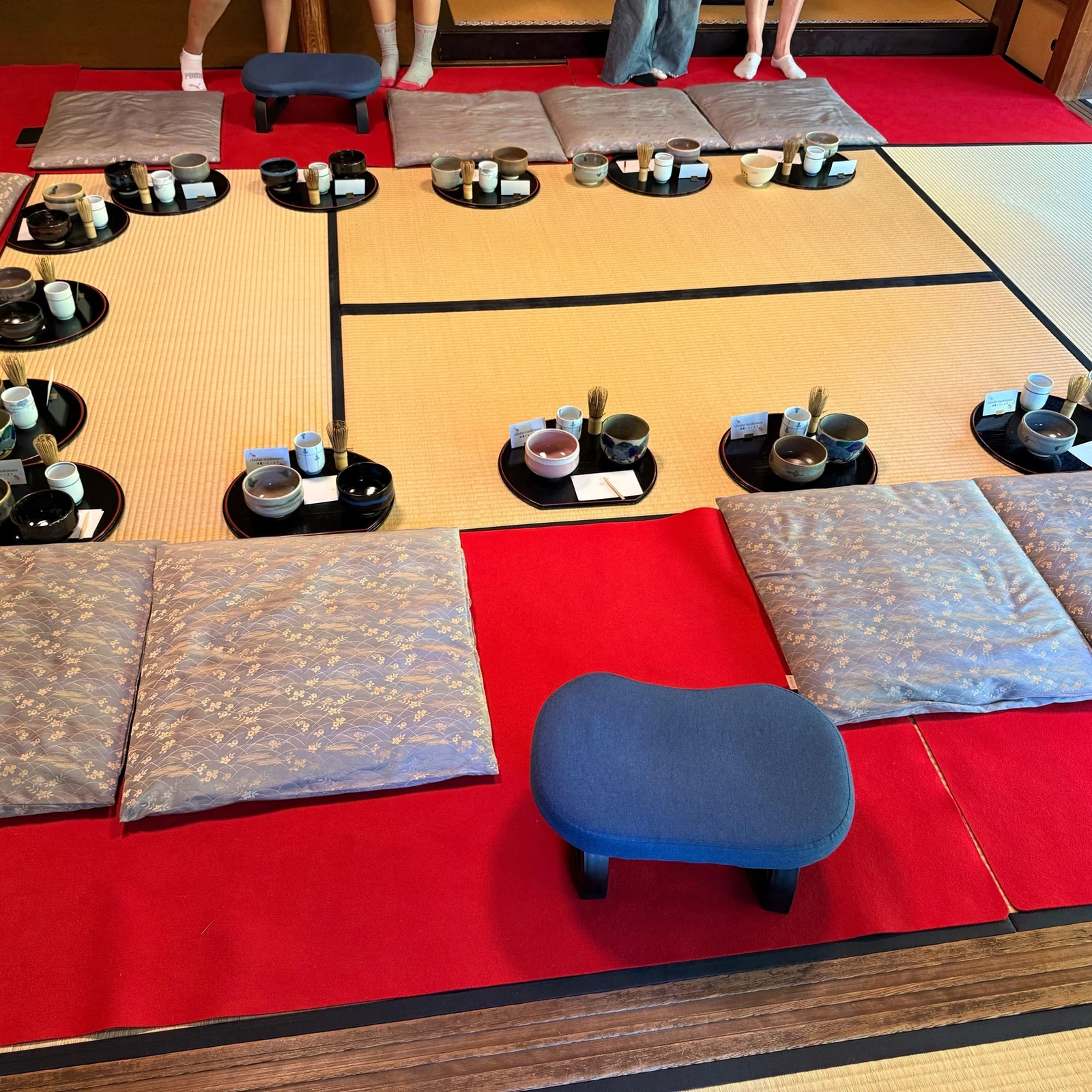 Ceremonia del té en Kioto en una casa tradicional con jardín