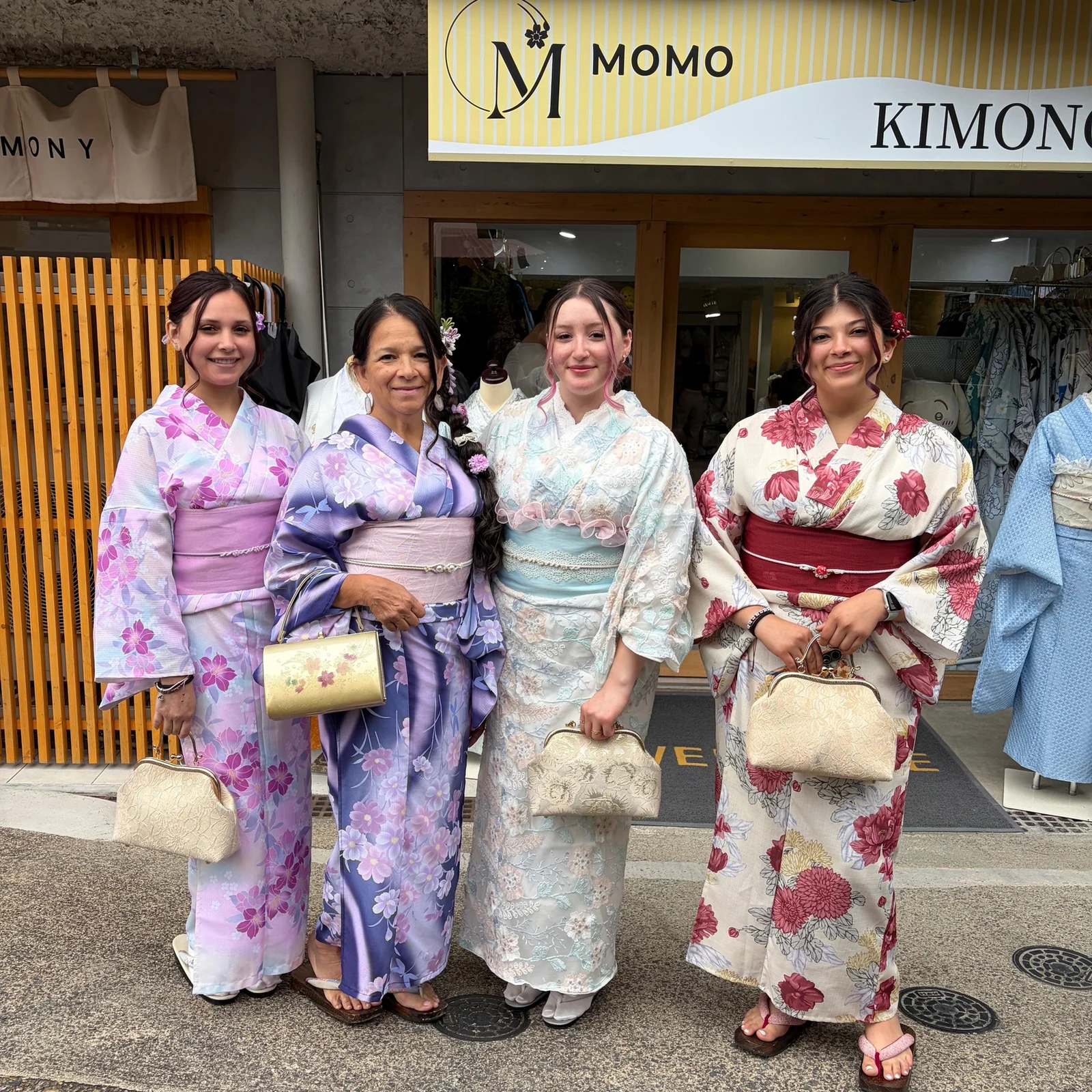 Location de kimono à Kyoto avec coiffure et accessoires inclus