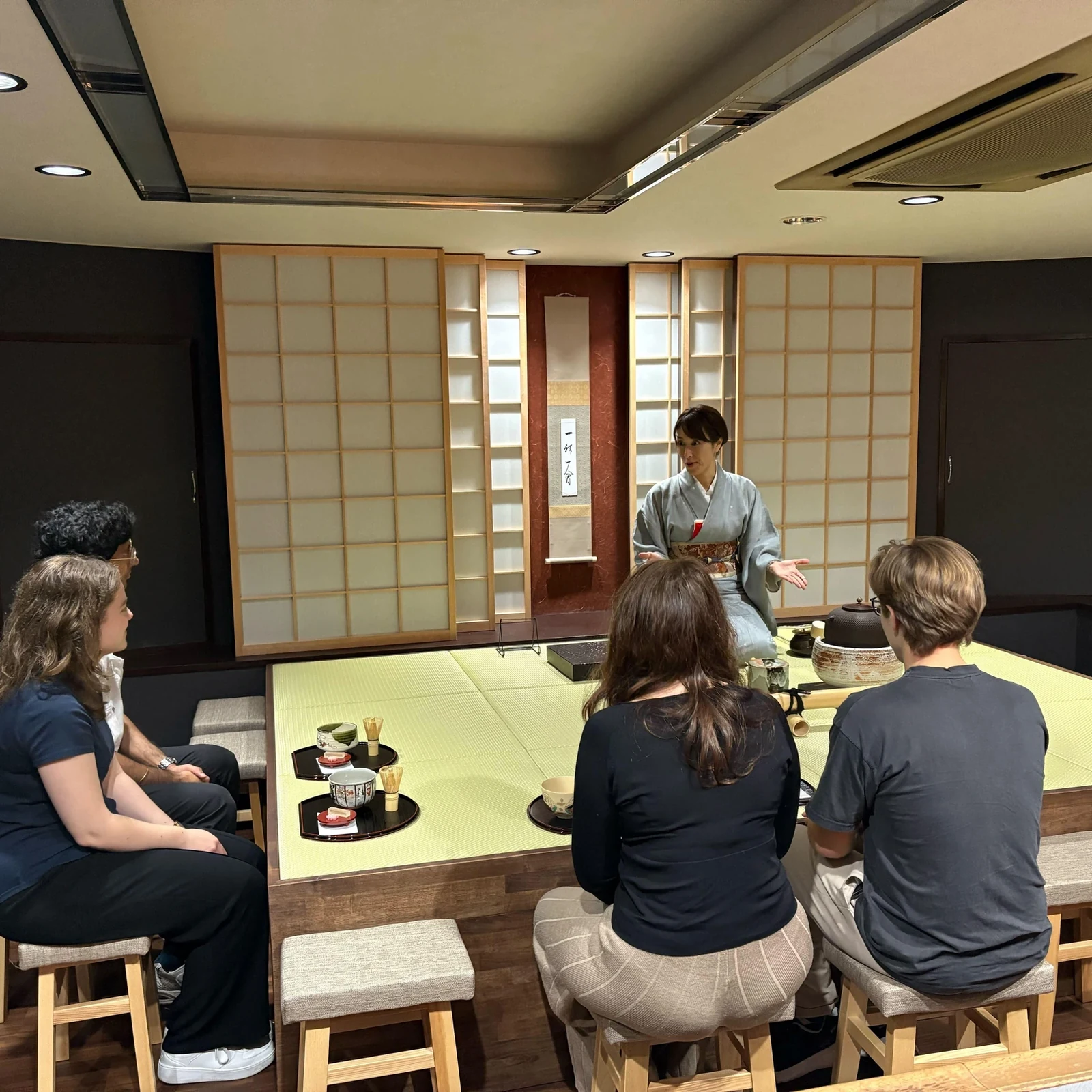 Ceremonia del té en Gion Kioto con matcha y dulces japoneses