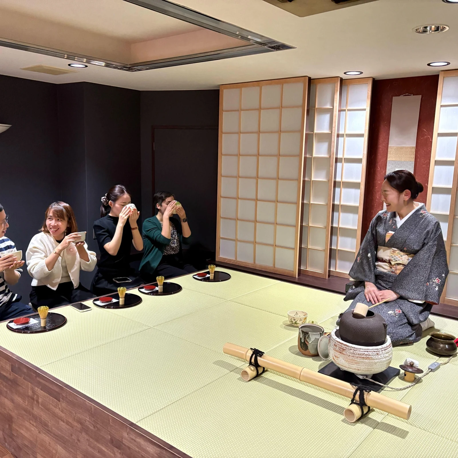 Ceremonia del té en Gion Kioto con matcha y dulces japoneses