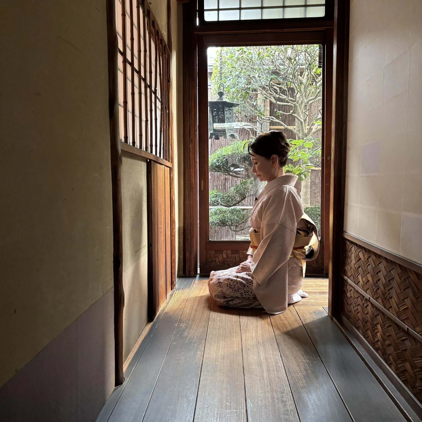 Ceremonia del té en Kioto dentro de una machiya histórica