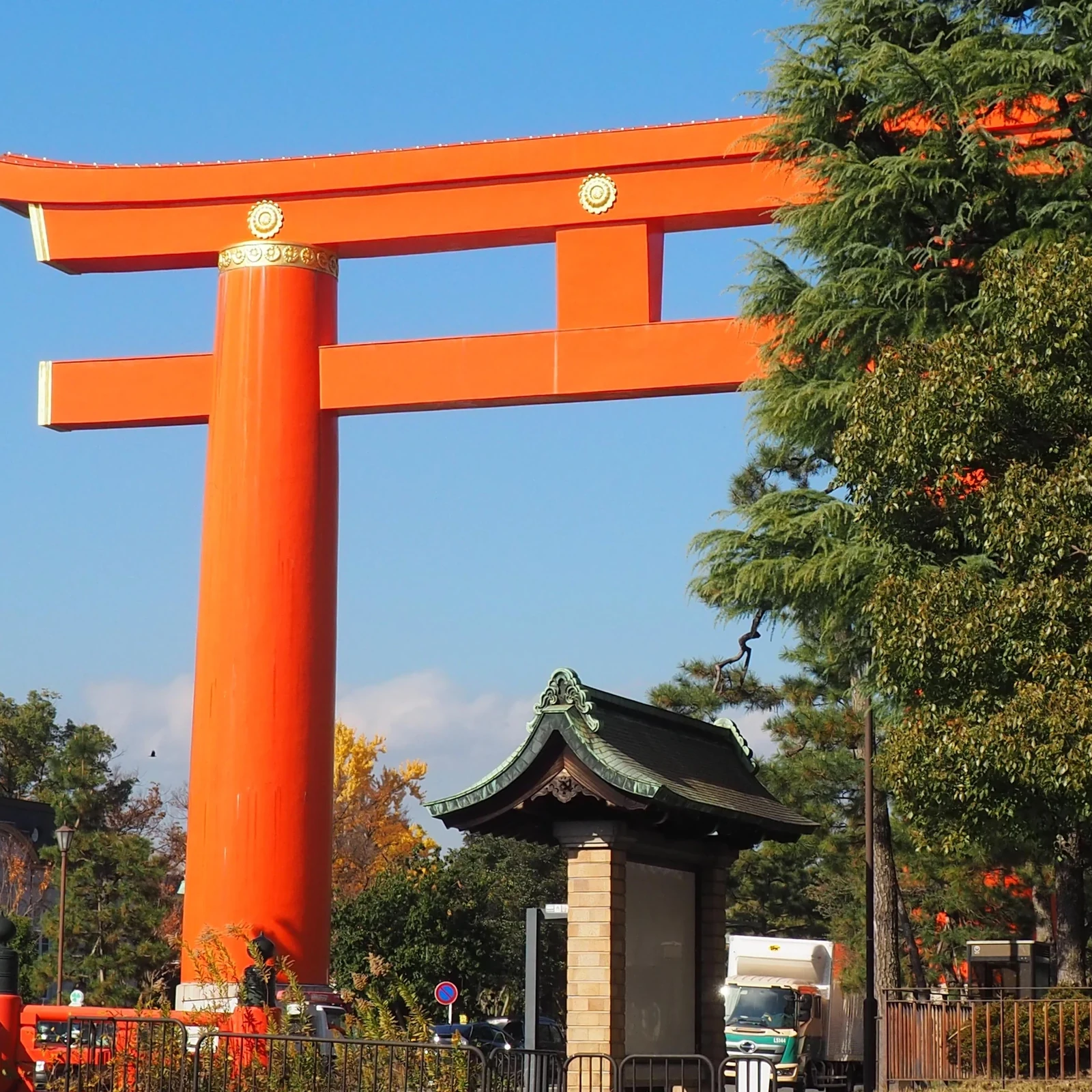 Kyoto electric bike tour with a local Japanese guide