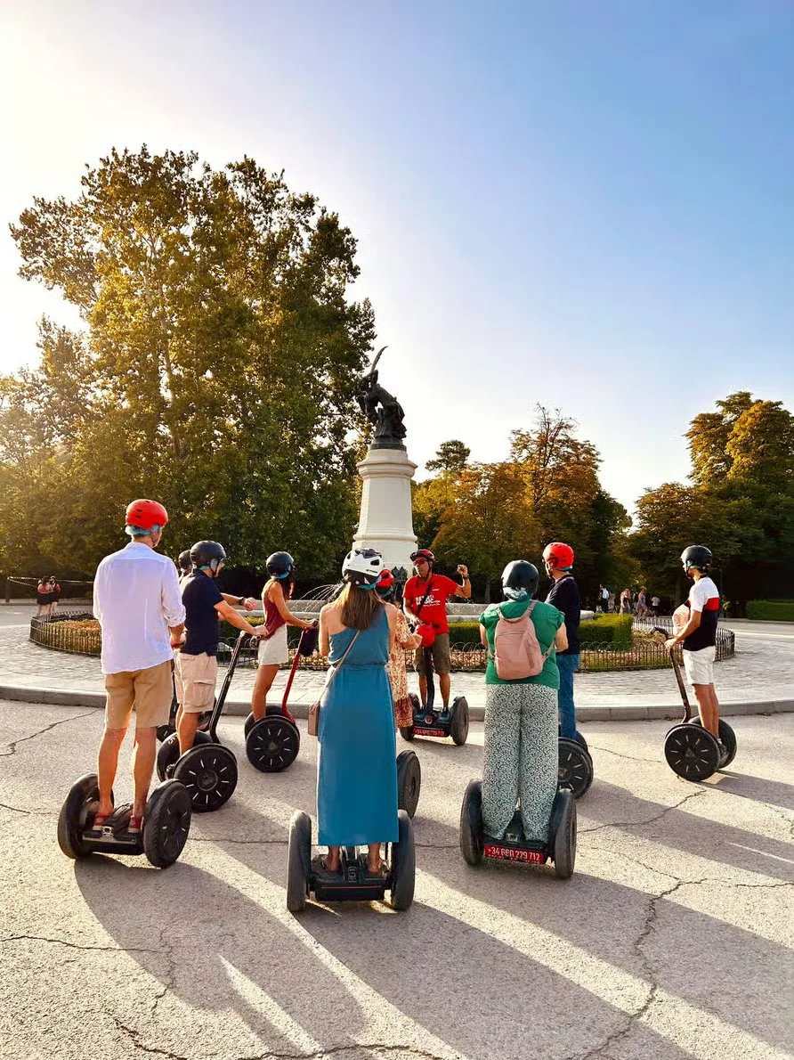 Recorre el Parque del Retiro en Segway con guía local