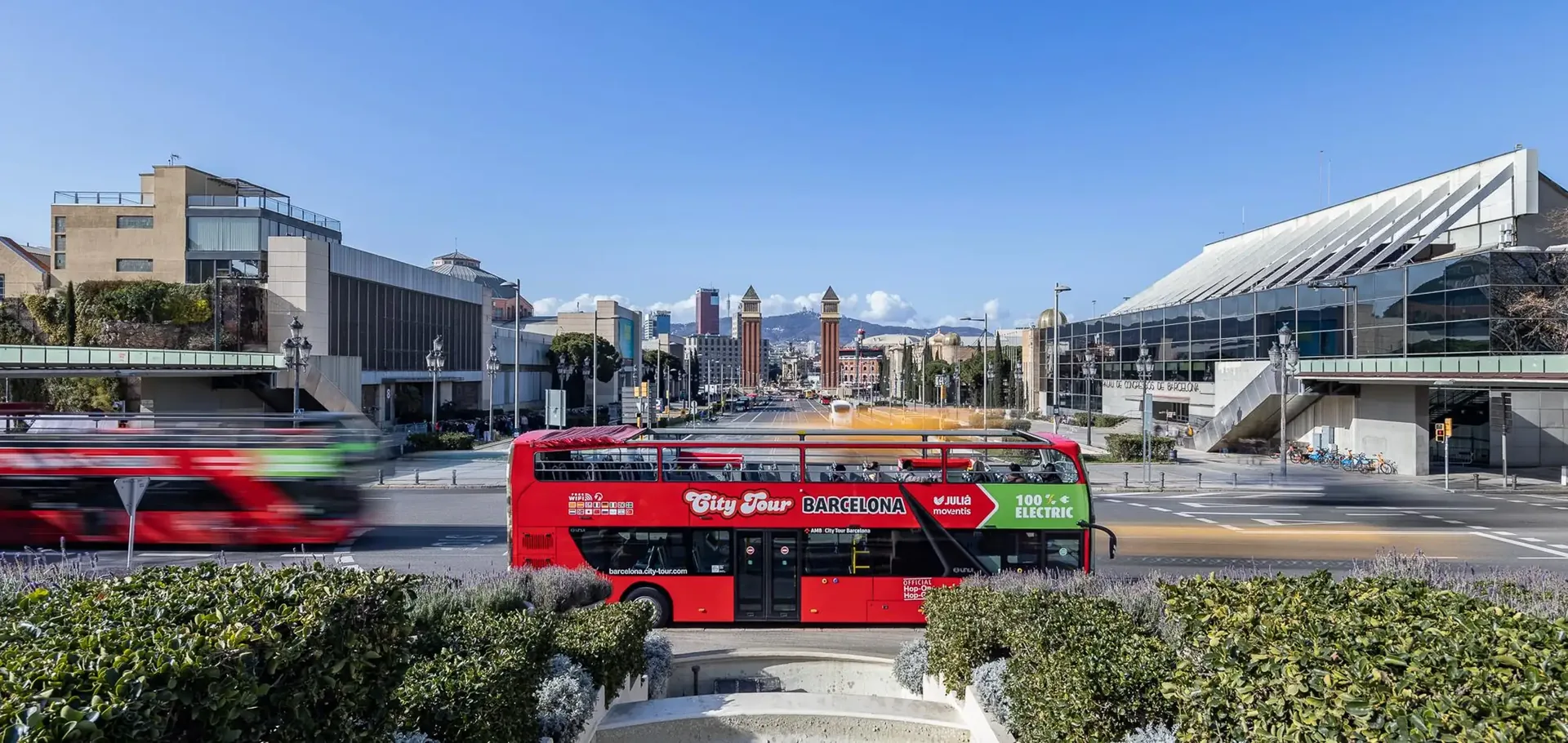 Barcelona: hop-on hop-off bus tour