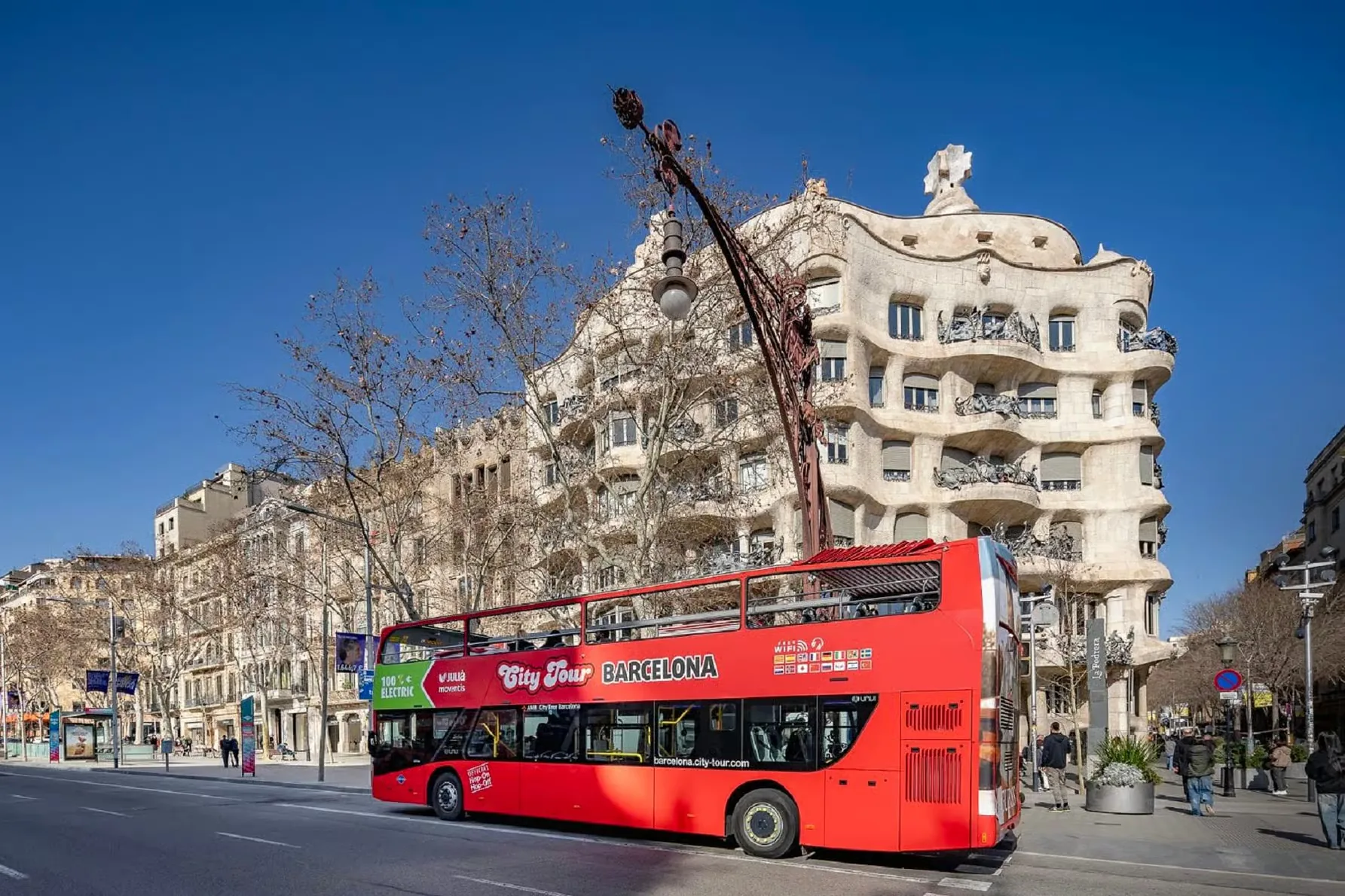 Explore Barcelona at your own pace by sightseeing bus