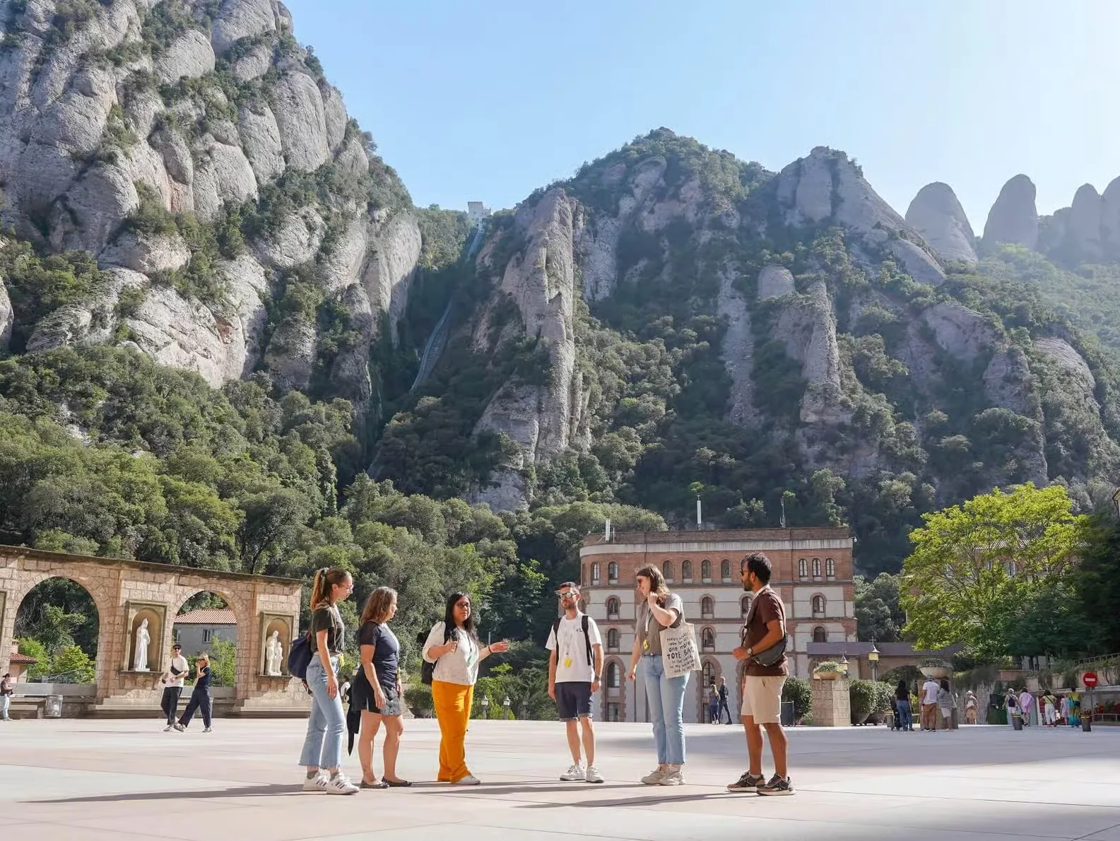 Barcelona: Montserrat tour with rack railway and La Moreneta