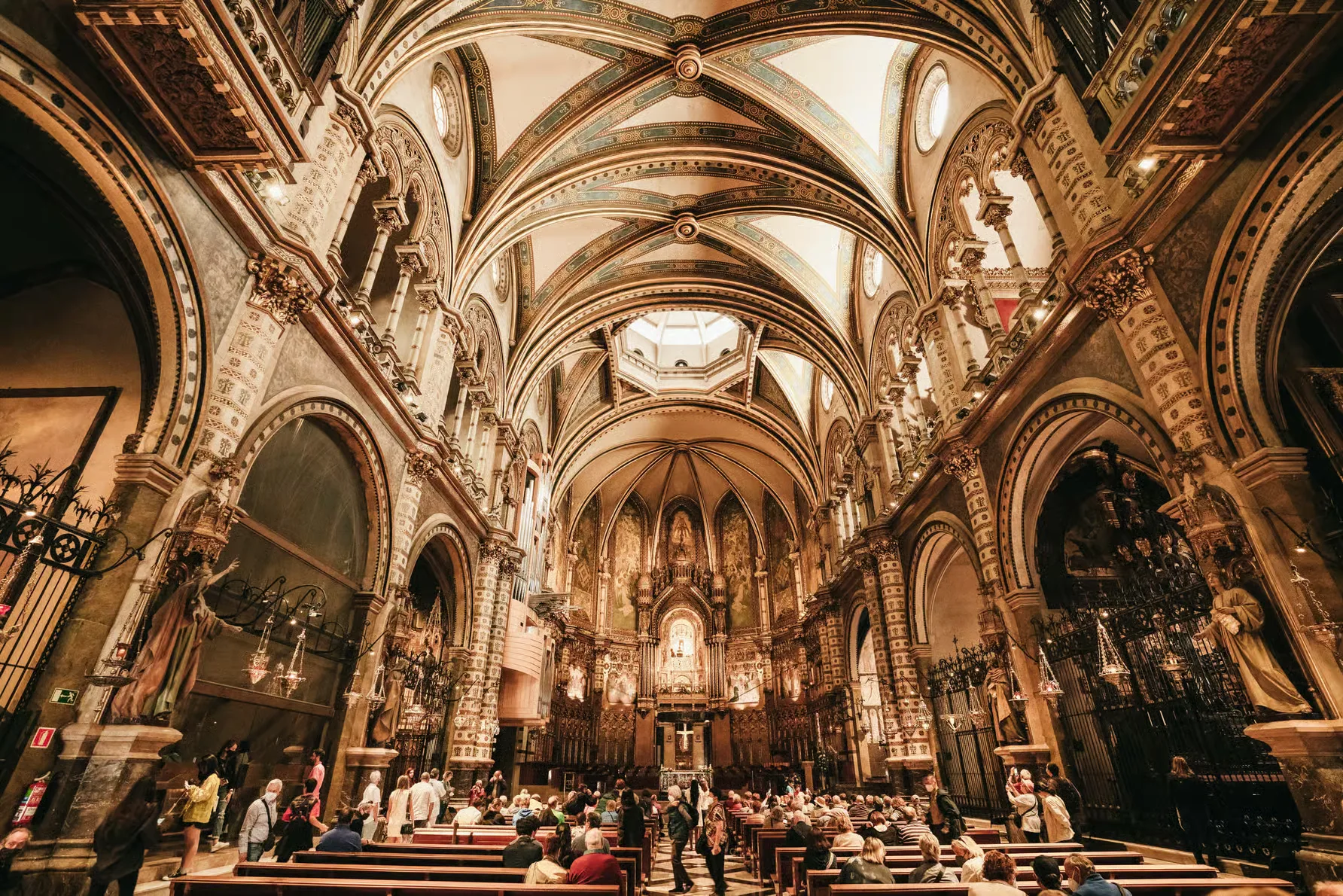 Visit Montserrat from Barcelona with a guide and optional wine tasting
