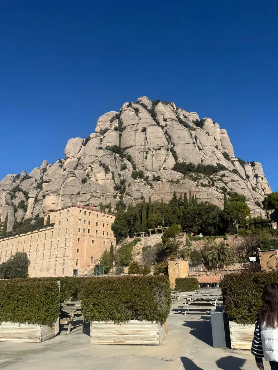 Montserrat, Girona and Costa Brava from Barcelona with a guide